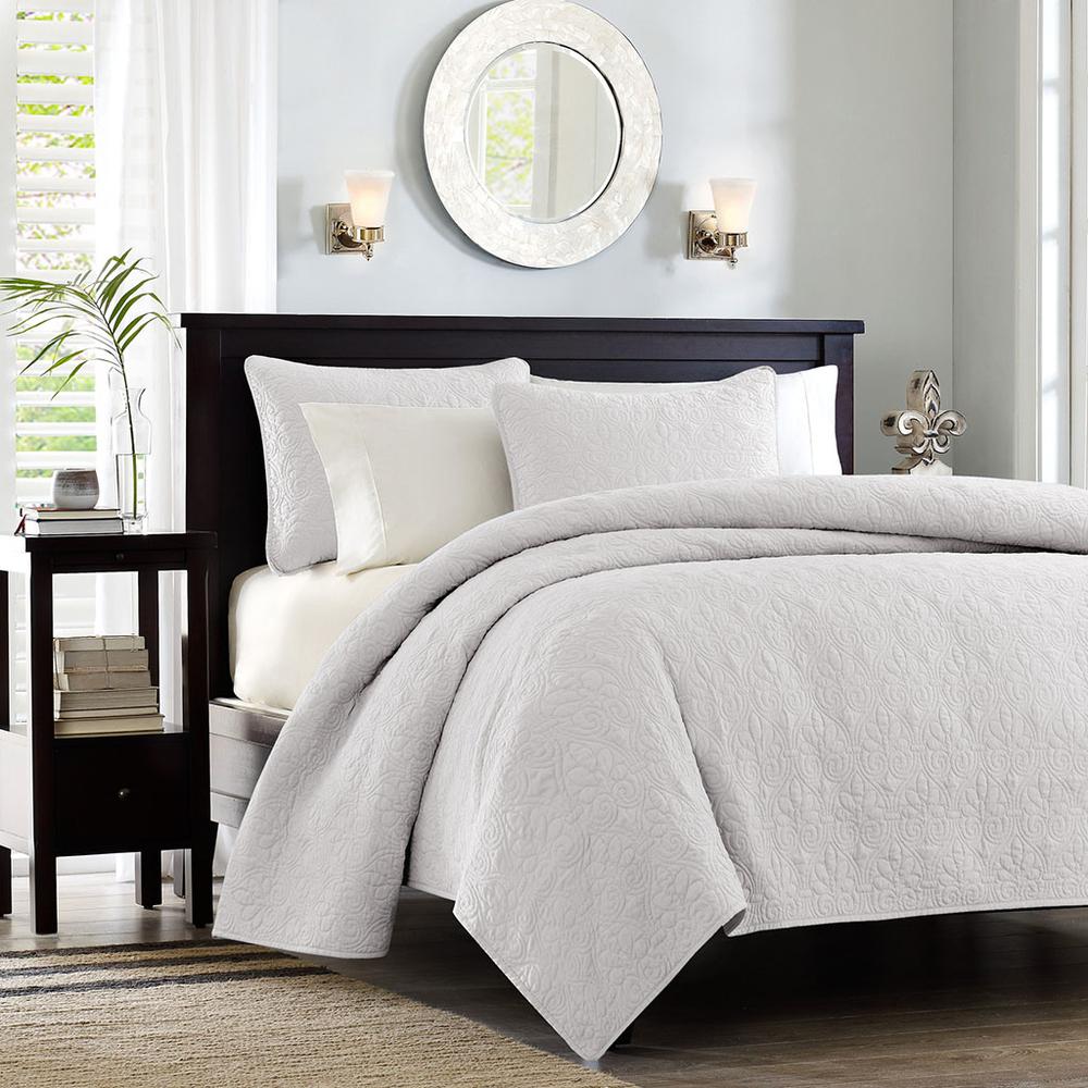 Quebec 3 Piece Reversible Quilt Set, White color. Picture 4