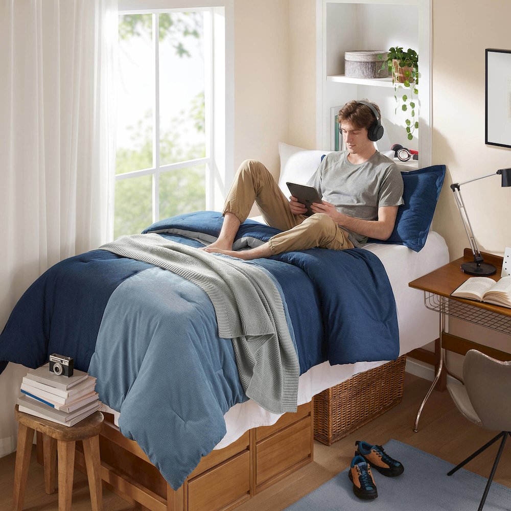 Stafford Comforter Set. Picture 5