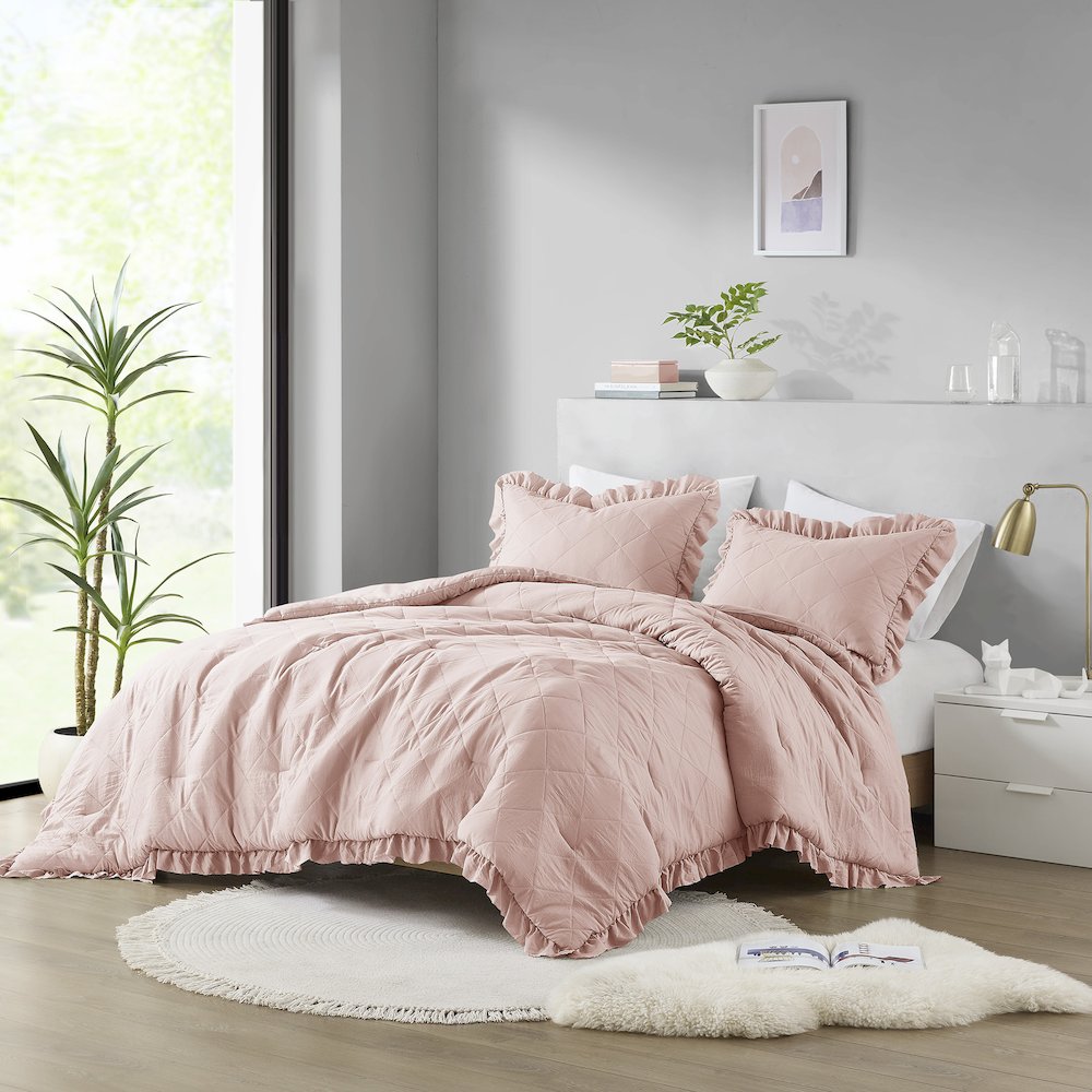 Diamond Quilted Ruffle Edge Comforter Set. Picture 3