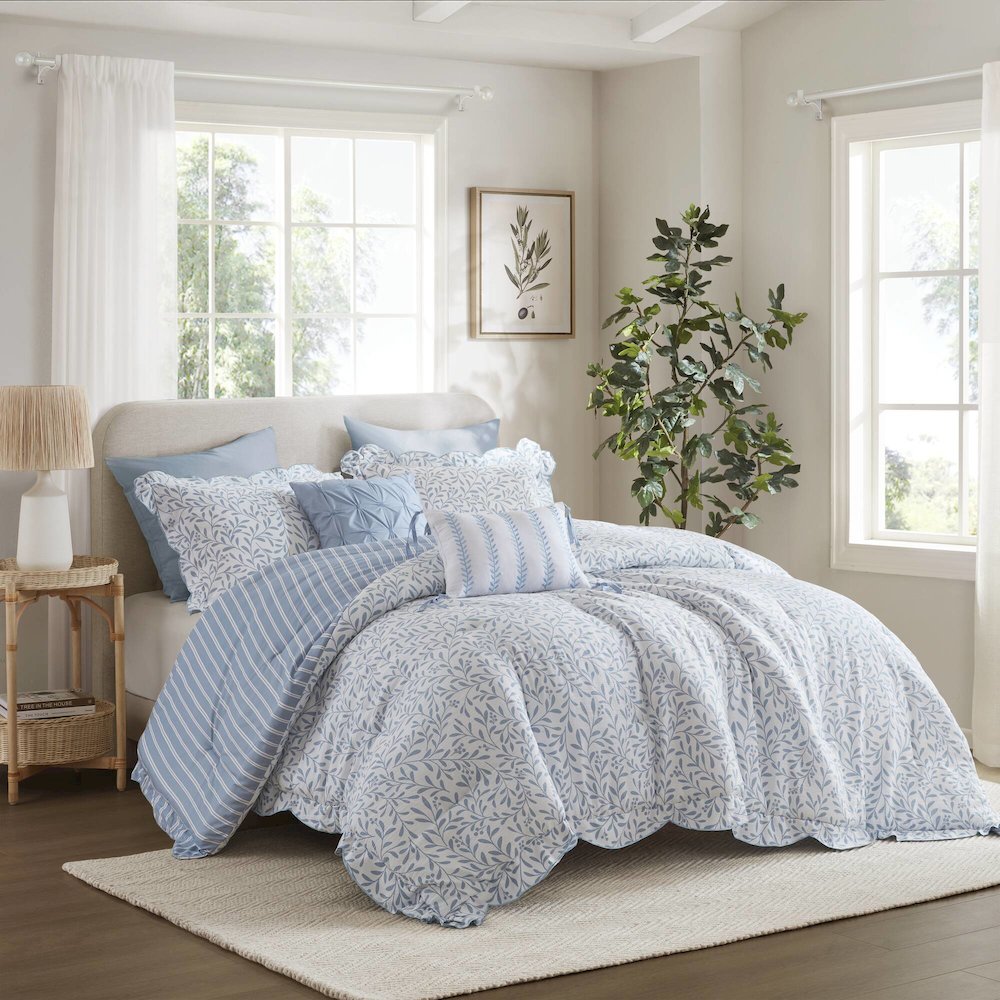 Darcy 5 Piece Print Comforter Set. Picture 1