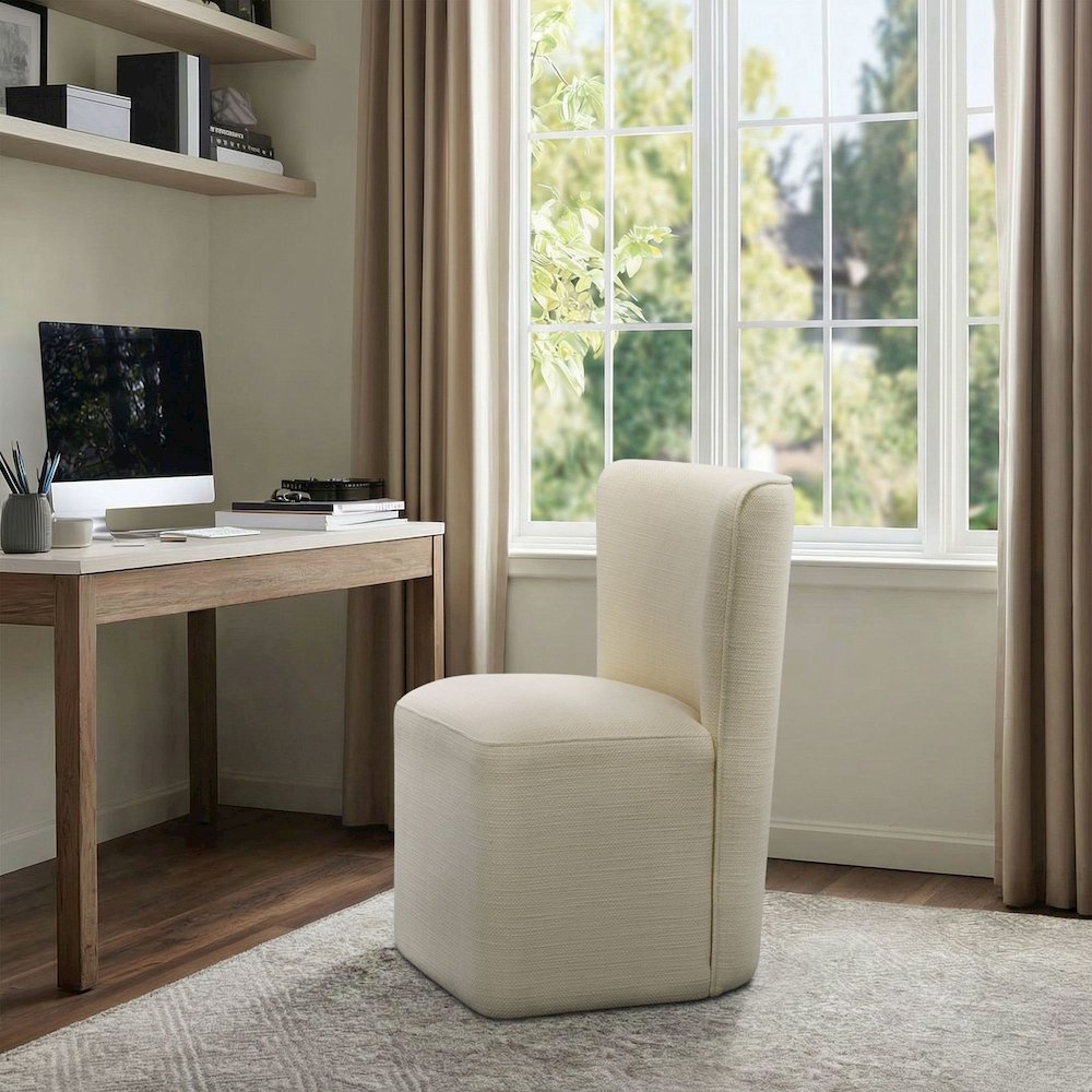 Vela Dining Chair with castors. Picture 3