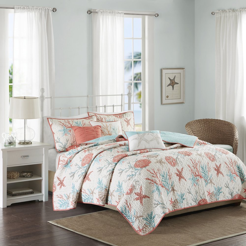 6 Piece Cotton Sateen Quilt Set with Throw Pillows. Picture 3