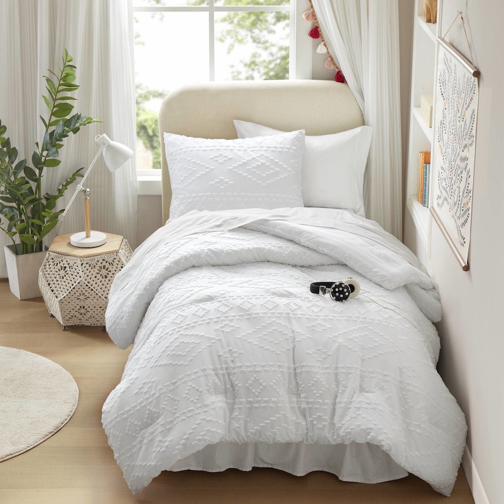 Gigi Comforter Mini Set, White color. Picture 5