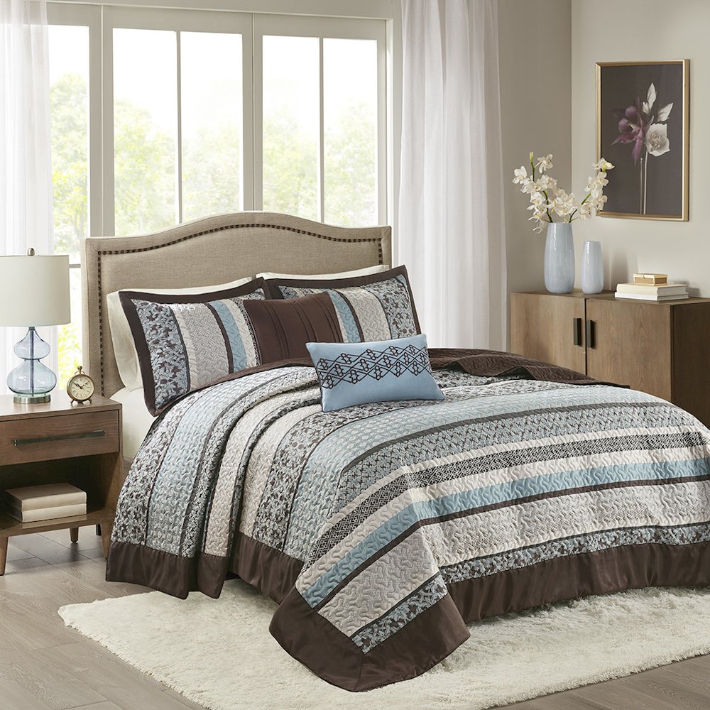 5 Piece Reversible Jacquard Bedspread Set. Picture 2