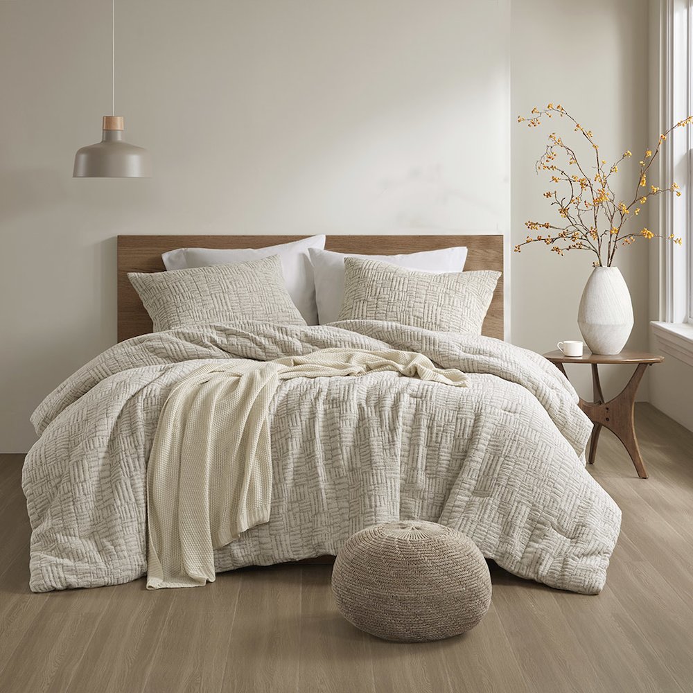 Harper Oversized Cotton Matelasse Comforter Set in Natural Color. Picture 4