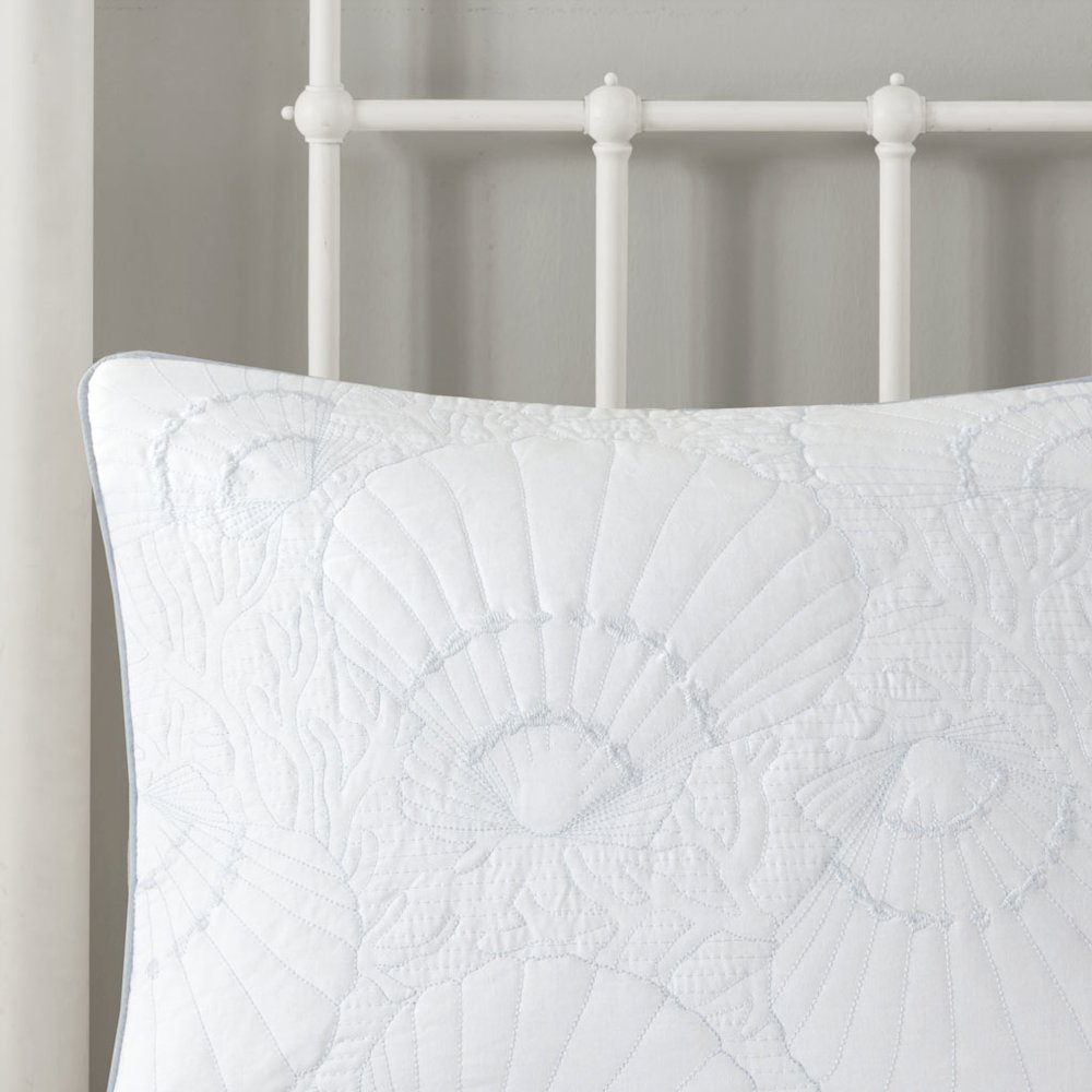 Comforter Set. Picture 2