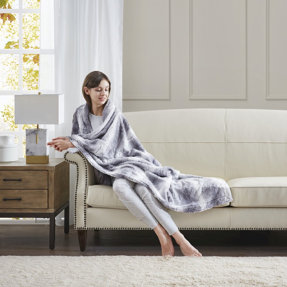Zuri Faux Fur Throw, Grey color. Picture 3
