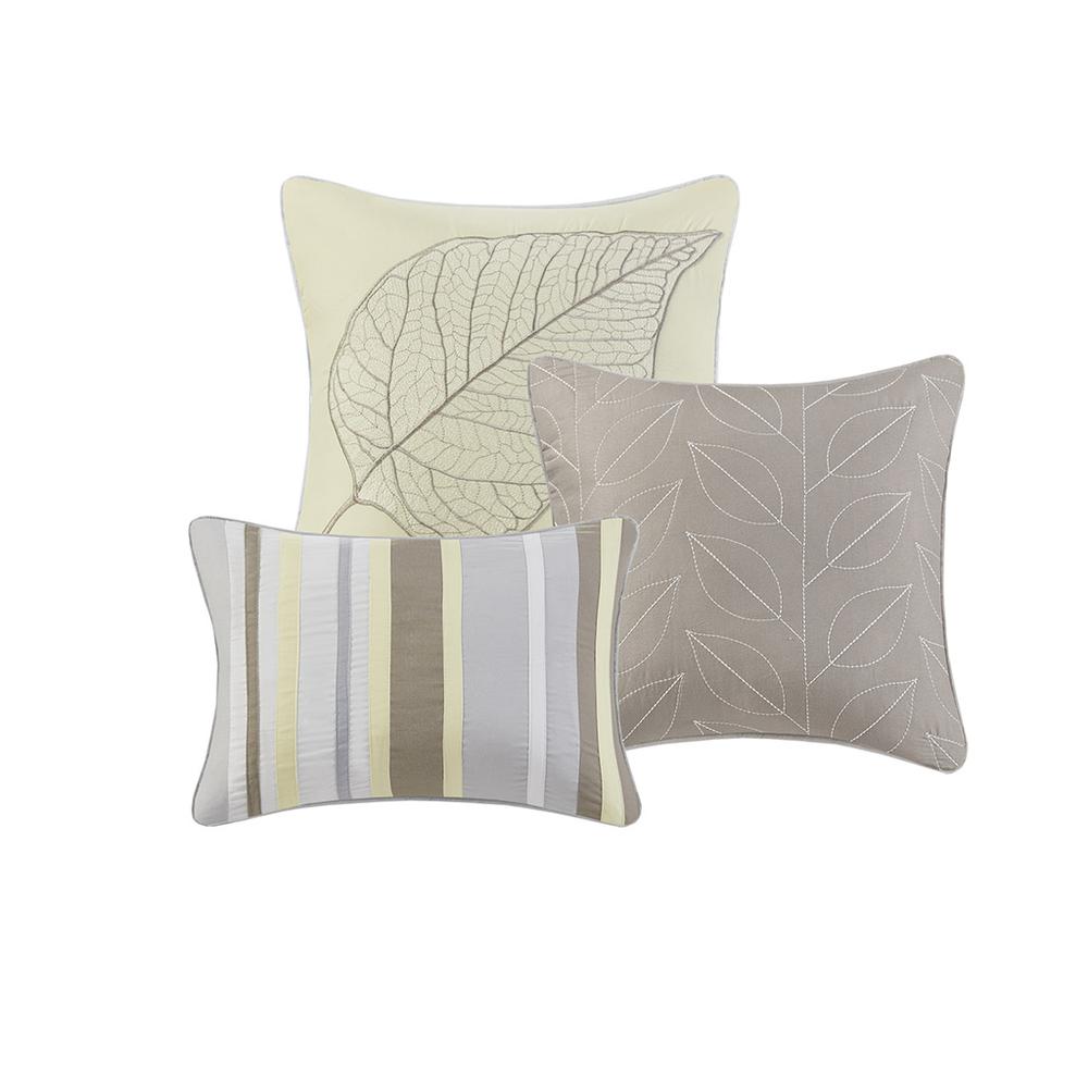 6 Piece Embroidered Quilt Set with Throw Pillows. Picture 1