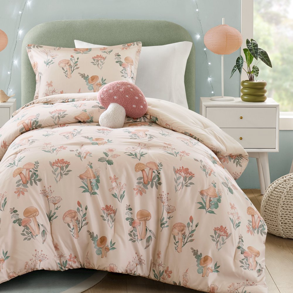 Gwen Mushroom Garden Comforter Set. Picture 1