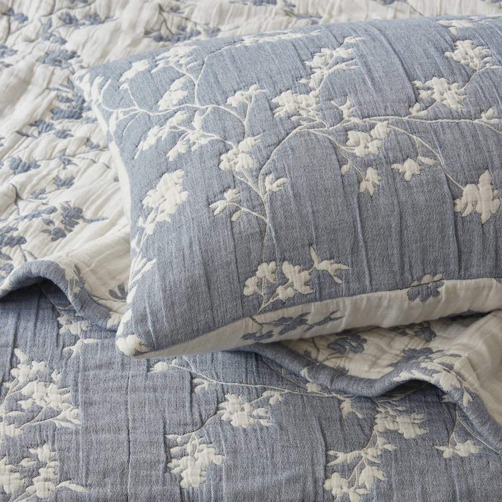 Catalina Botanical 3 Piece Jacquard Cotton Gauze Quilt Set. Picture 3