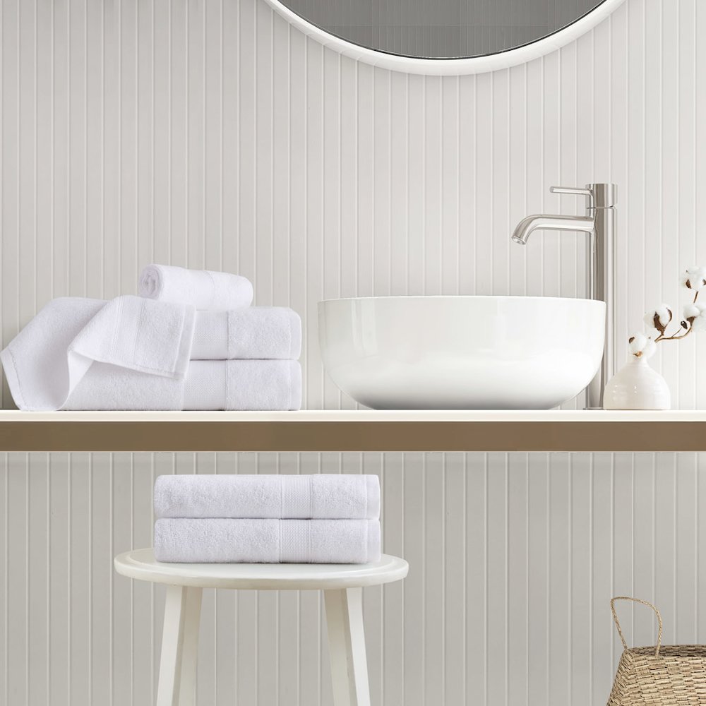 500GSM Plush Towel Set, White color. Picture 1