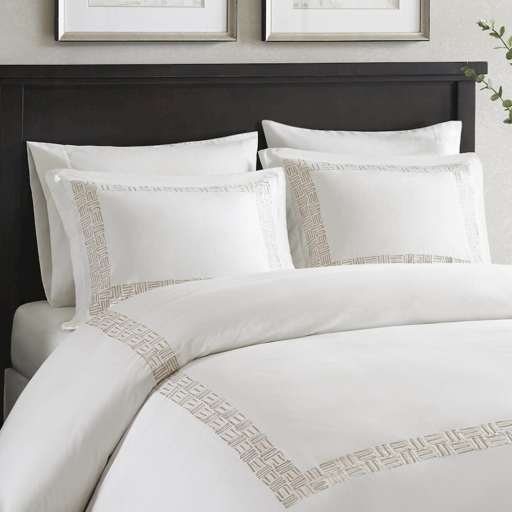 3 Piece Cotton Sateen with Embroidery Duvet Set. Picture 4