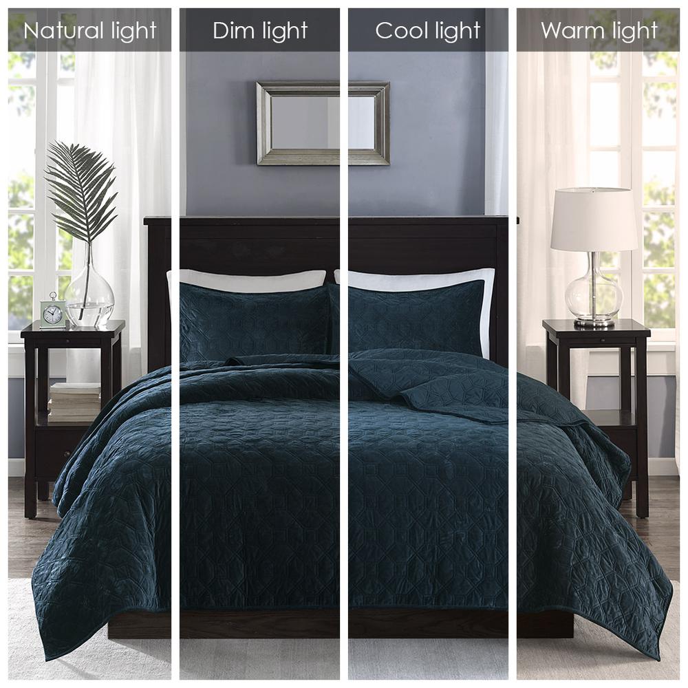 Harper 3 Piece Velvet Quilt Set, Teal color. Picture 2