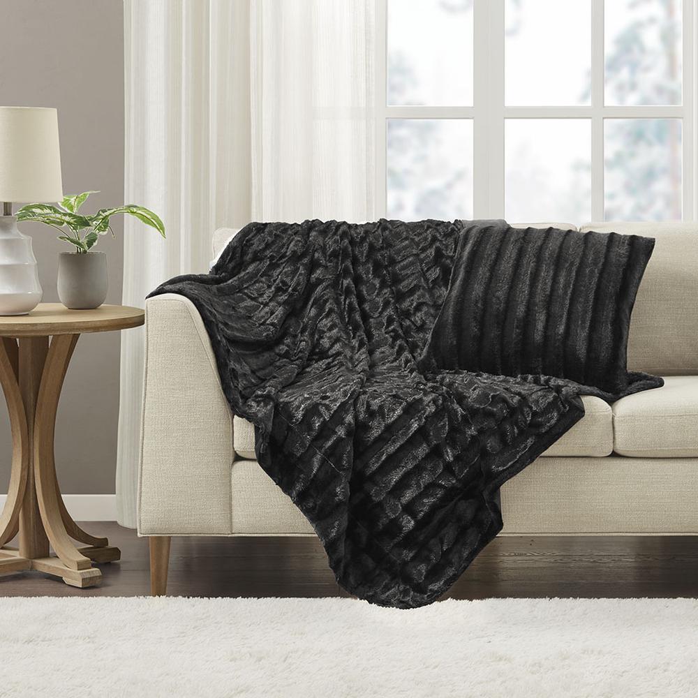 Long Fur Throw. Picture 1