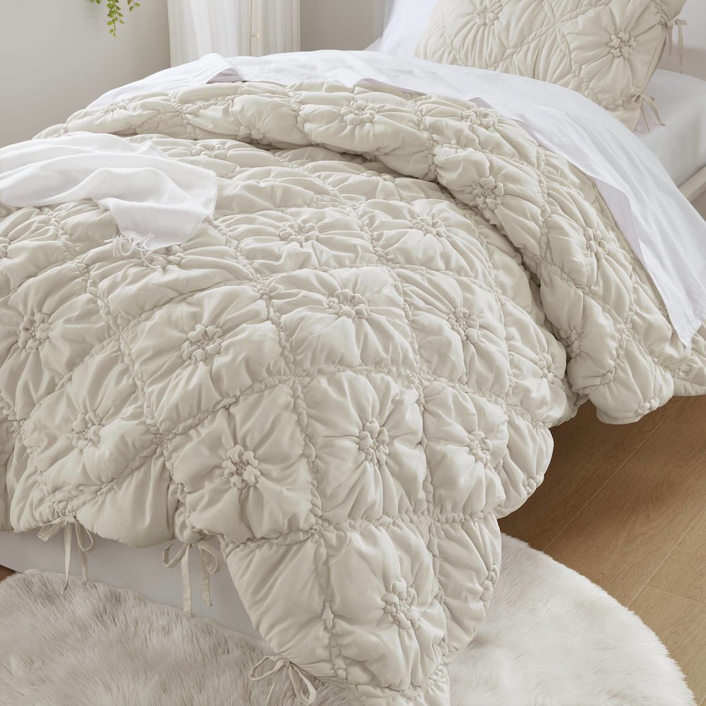 Lily 2PCS Comforter Set, Ivory color. Picture 4
