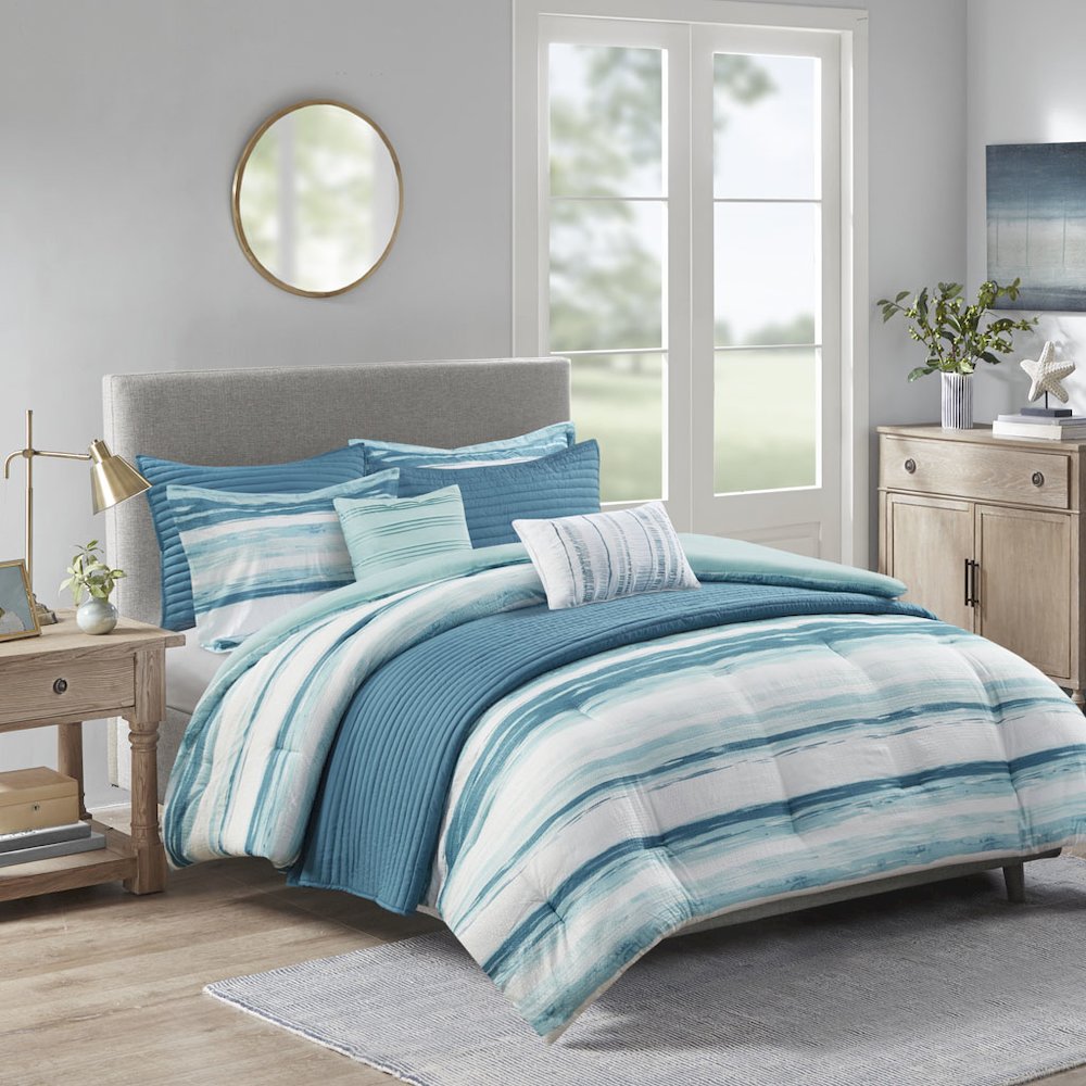 8 Piece Printed Seersucker Comforter and Quilt Set Collection. Picture 4
