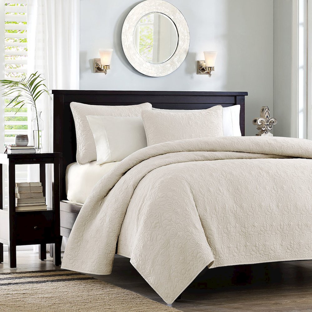 Quebec 3 Piece Reversible Quilt Set, Cream color. Picture 1
