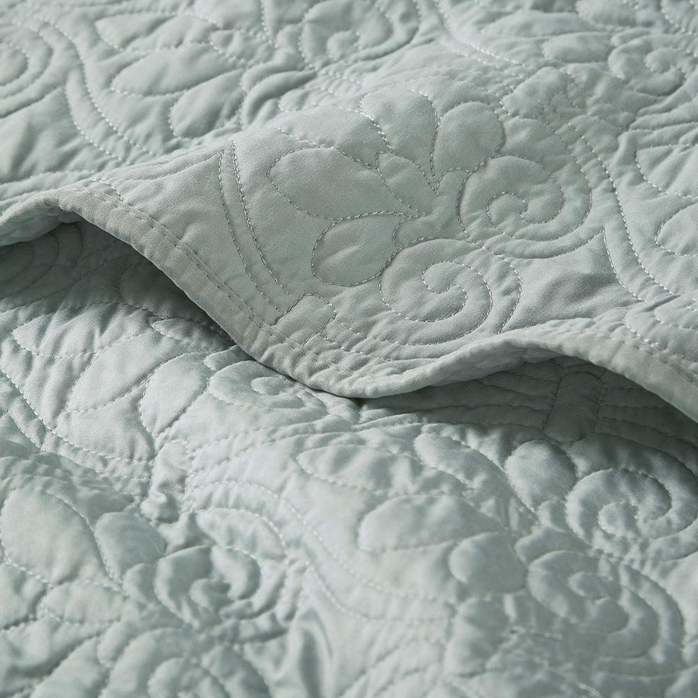 Quebec Oversized Quilted Throw, Seafoam color. Picture 4