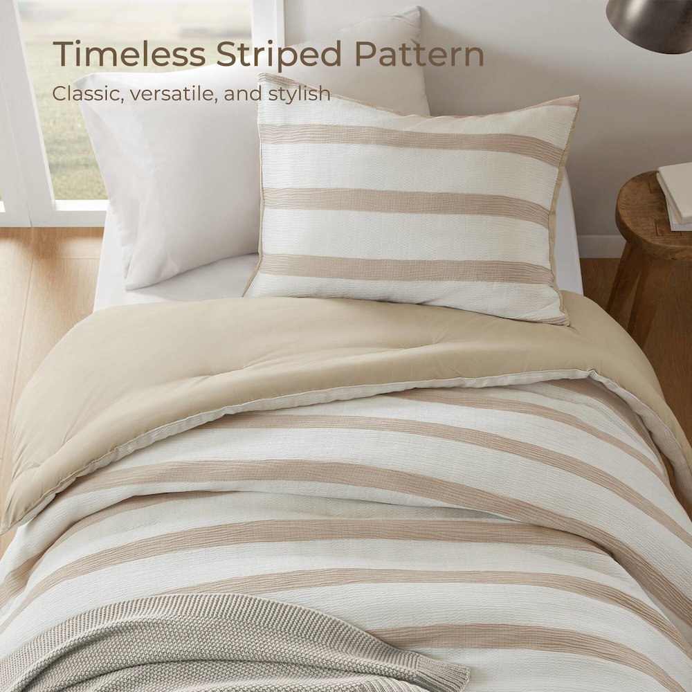 Merritt Yarn-dyed striped comforter, Taupe color. Picture 3