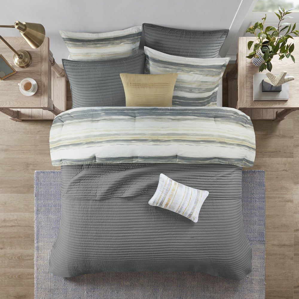 8 Piece Printed Seersucker Comforter and Quilt Set Collection. Picture 5