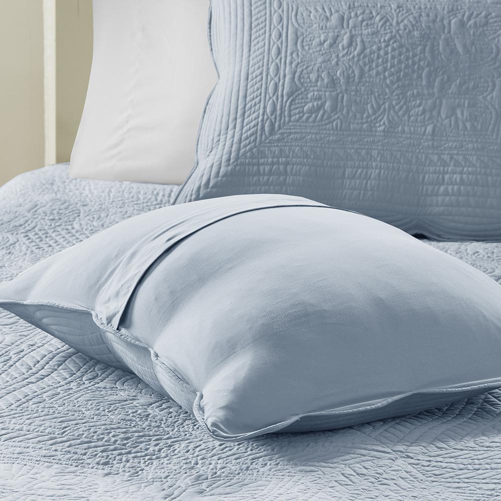 3 Piece Reversible Scalloped Edge Quilt Set. Picture 3