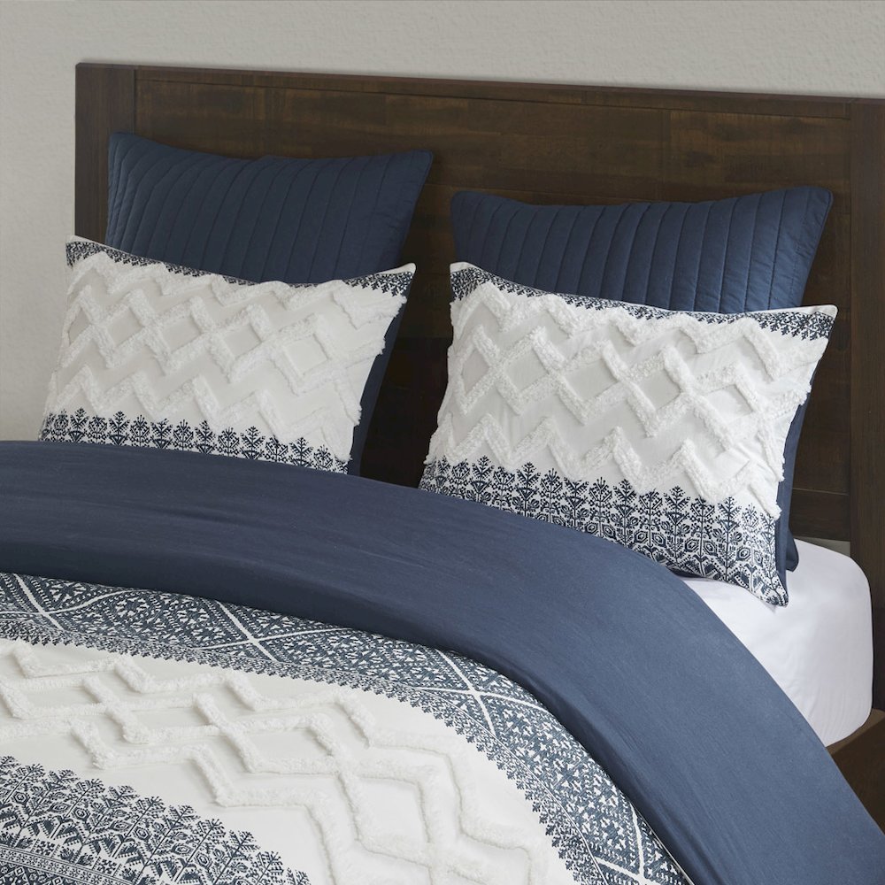 3 Piece Cotton Comforter Set with Chenille Tufting. Picture 3
