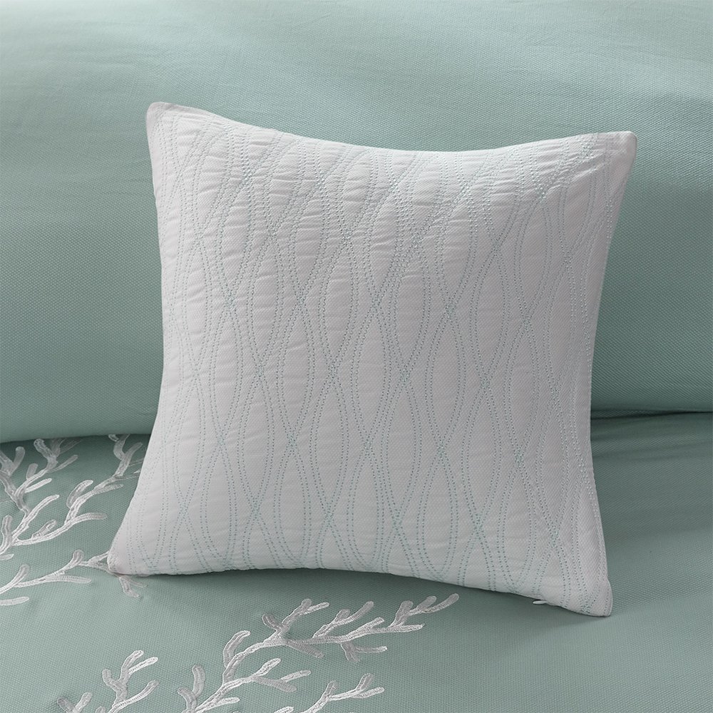 Comforter Set. Picture 3