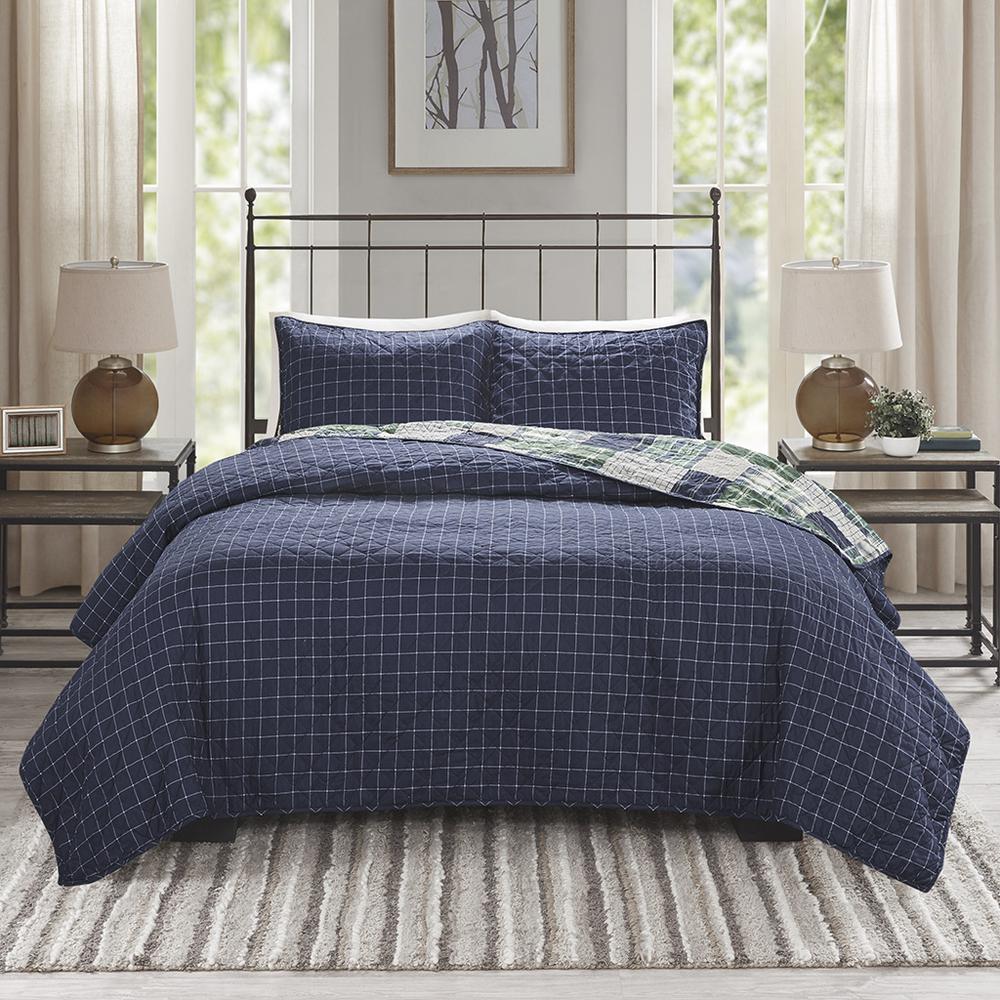 Timber 3 Piece Reversible Printed Quilt Set, Green / Navy color. Picture 2