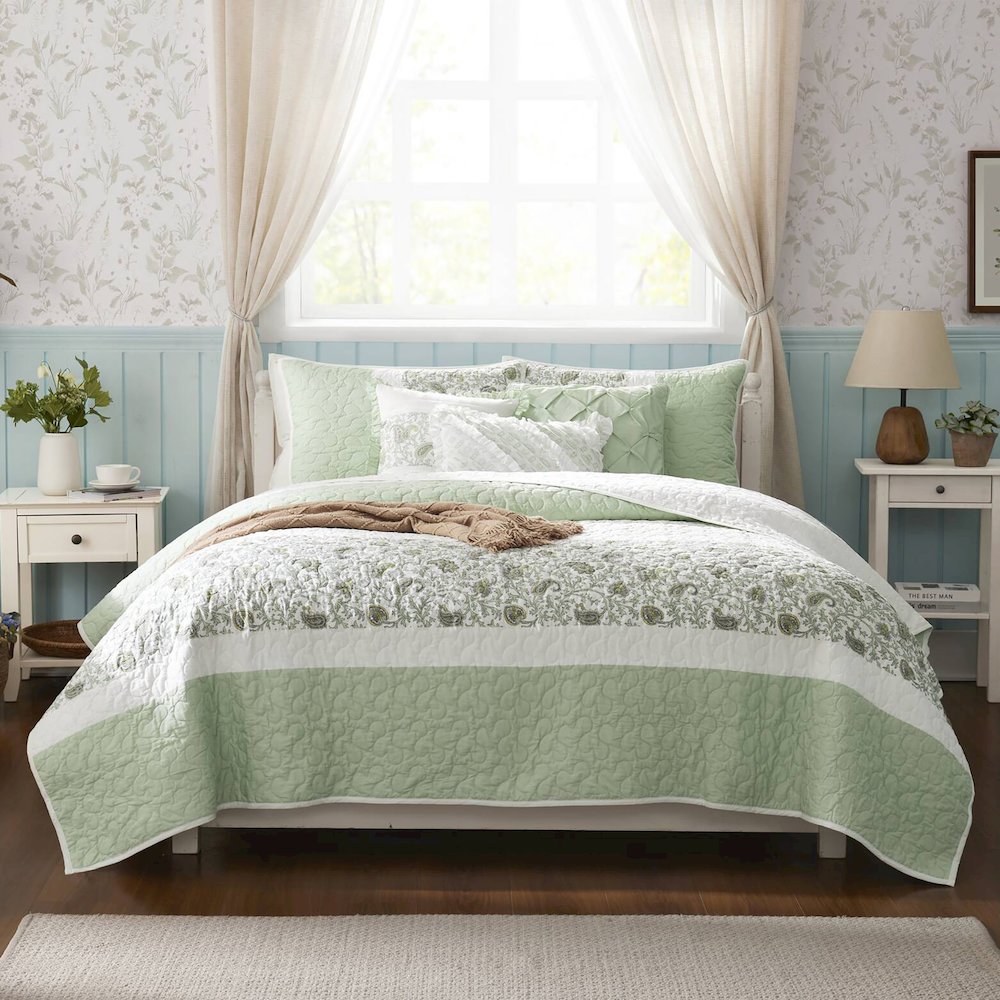 6 Piece Cotton Percale Quilt Set with Throw Pillows. Picture 1