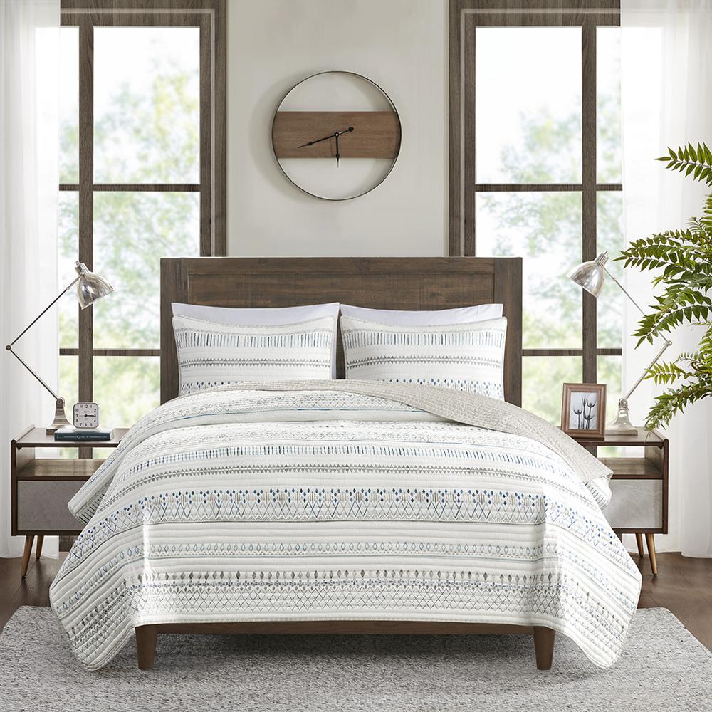 3 Piece Printed Microfiber Seersucker Quilt Set. Picture 1