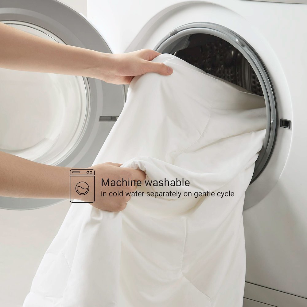 Reversible Tencel Comforter Blanket, White color. Picture 5