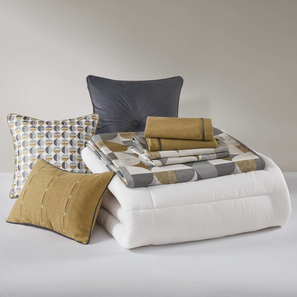 Jacquard Oversized Duvet Style Comforter Set. Picture 2