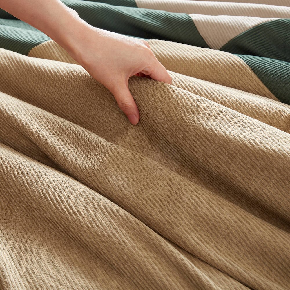Stafford Comforter Set. Picture 3