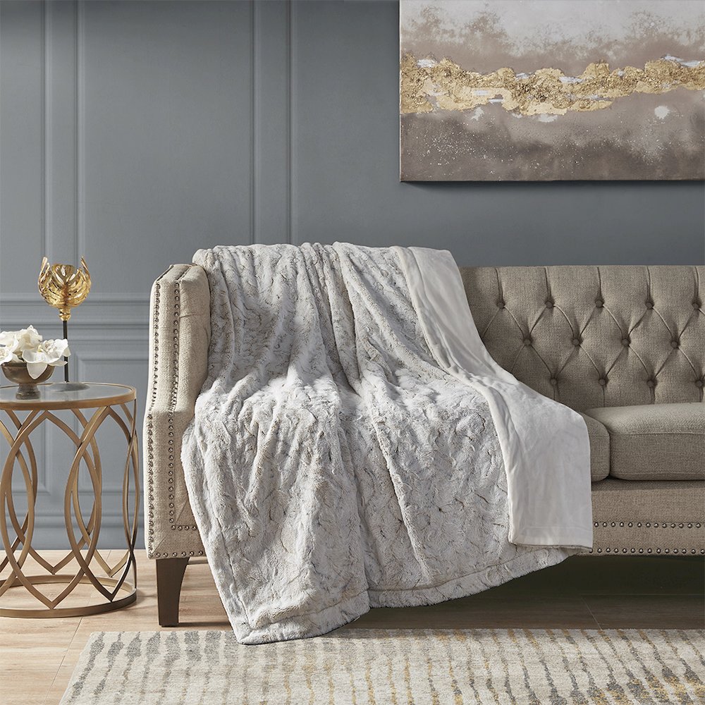 Oversized Faux Fur Throw. Picture 4