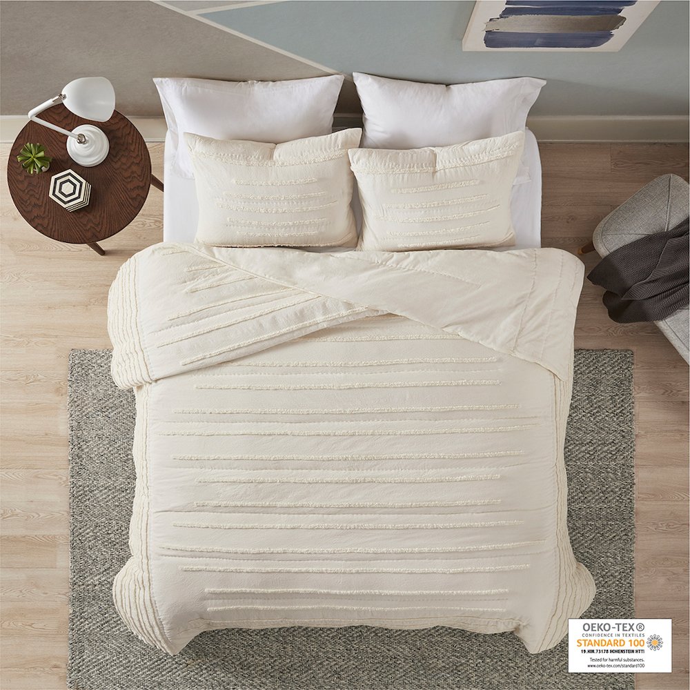 3 Piece Cotton Quilt Set with Chenille Trims. Picture 2