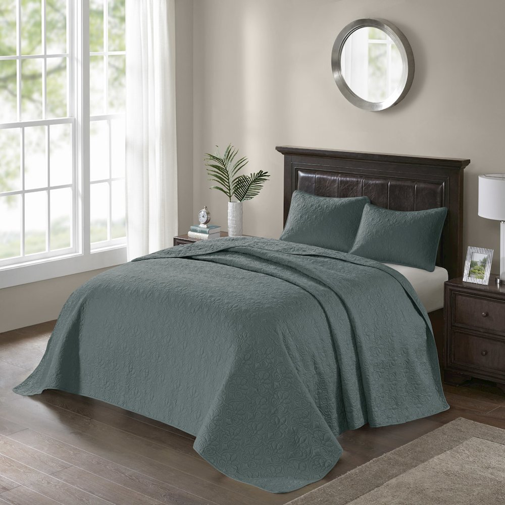 Quebec 3 Piece Reversible Bedspread Set, Balsam Green color. Picture 5