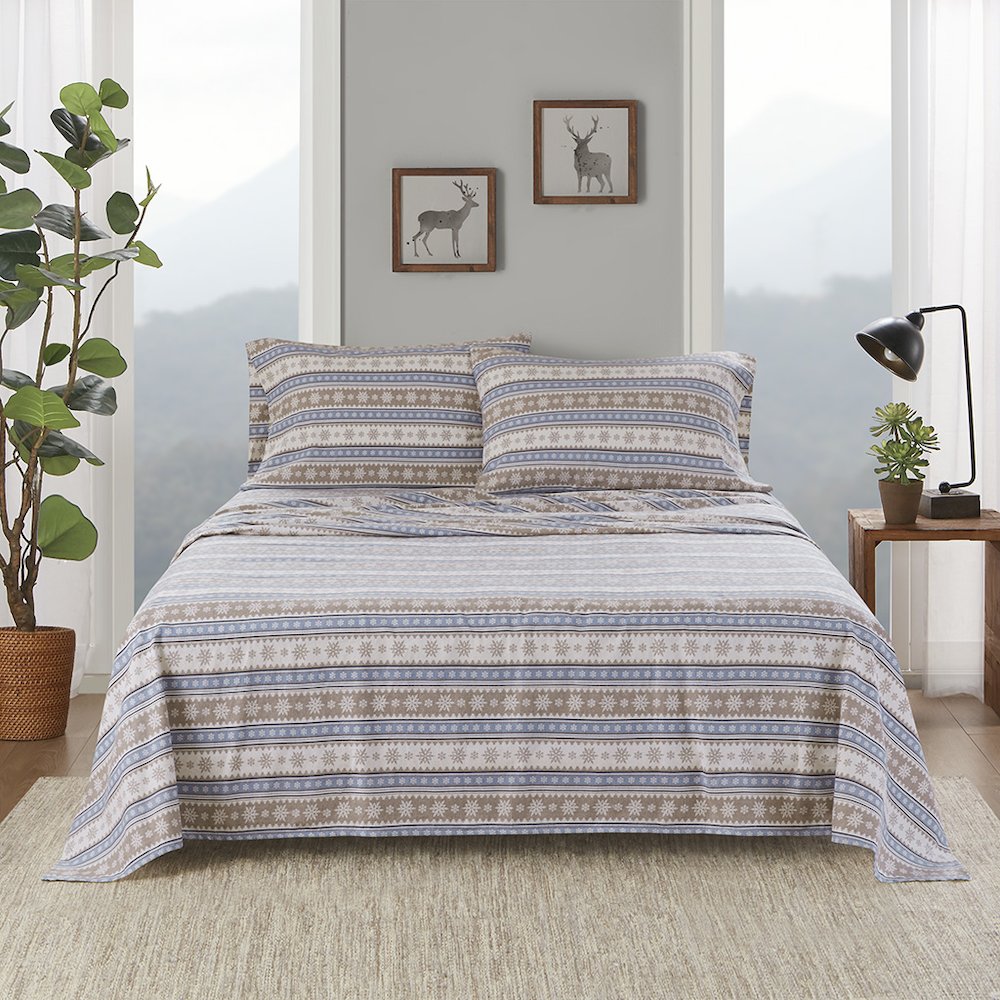 Cotton Flannel Sheet Set in Blue Snowflake. Picture 1