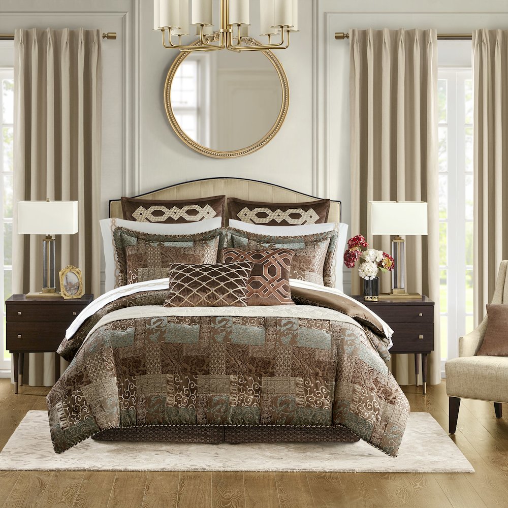 4 Piece Brown Comforter Set. Picture 4