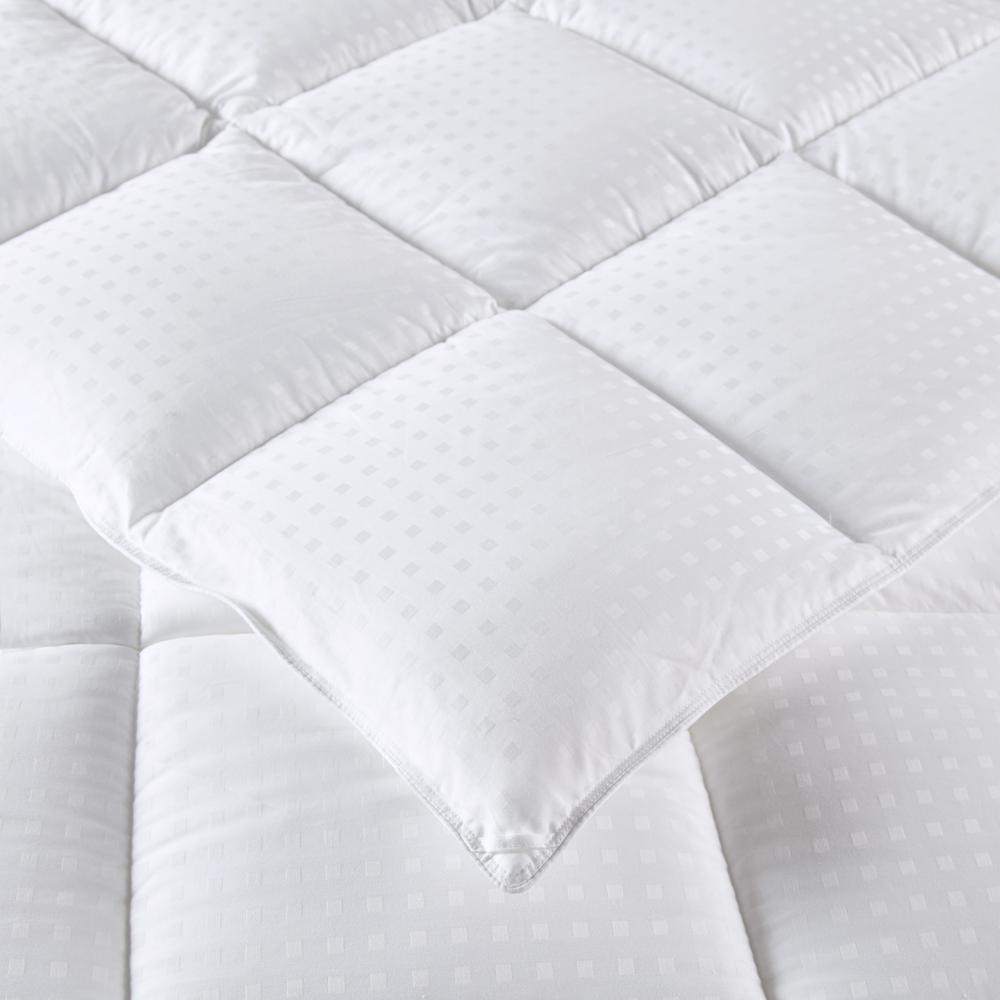 Dobby Cotton Down Alternative Comforter. Picture 2