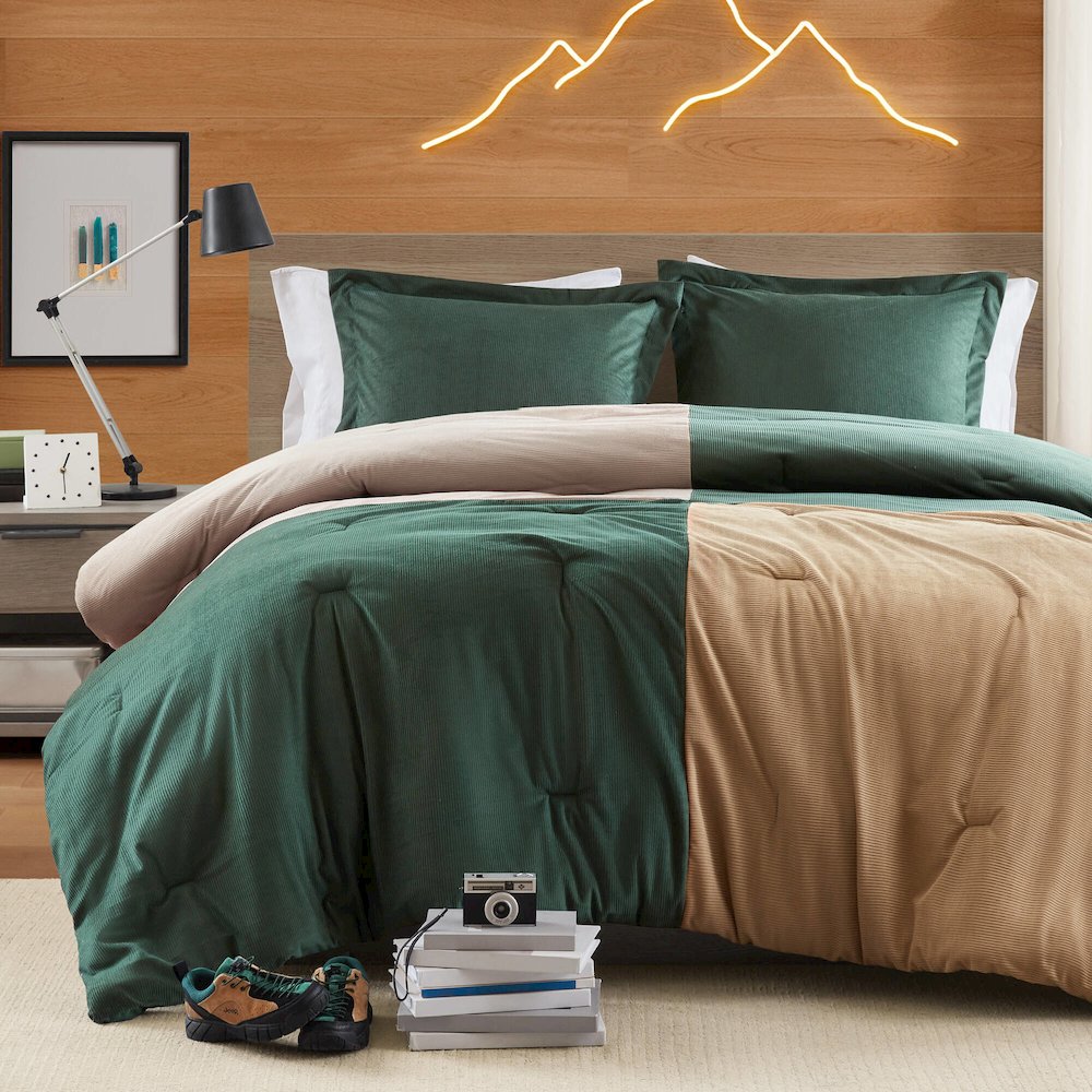 Stafford Comforter Set. Picture 1