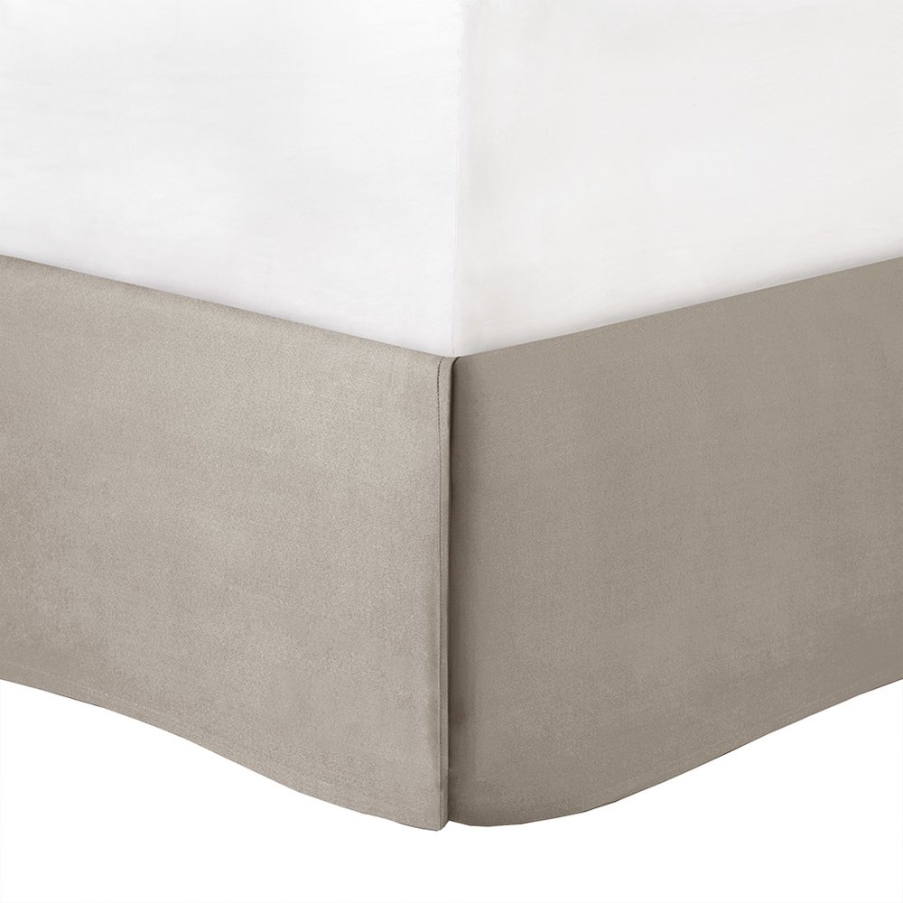 7 Piece Tufted Comforter Set. Picture 1