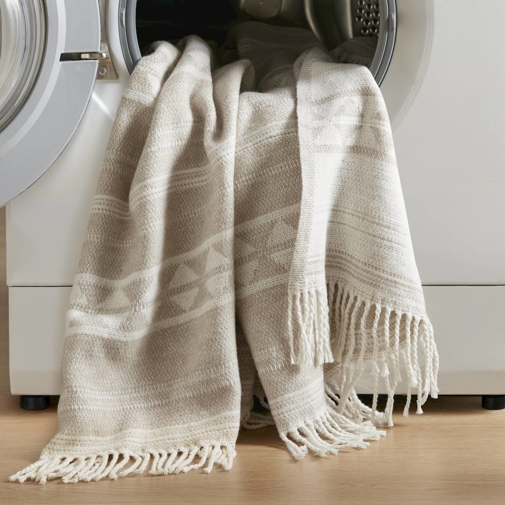 Alberta Cotton Blend Throw. Picture 3