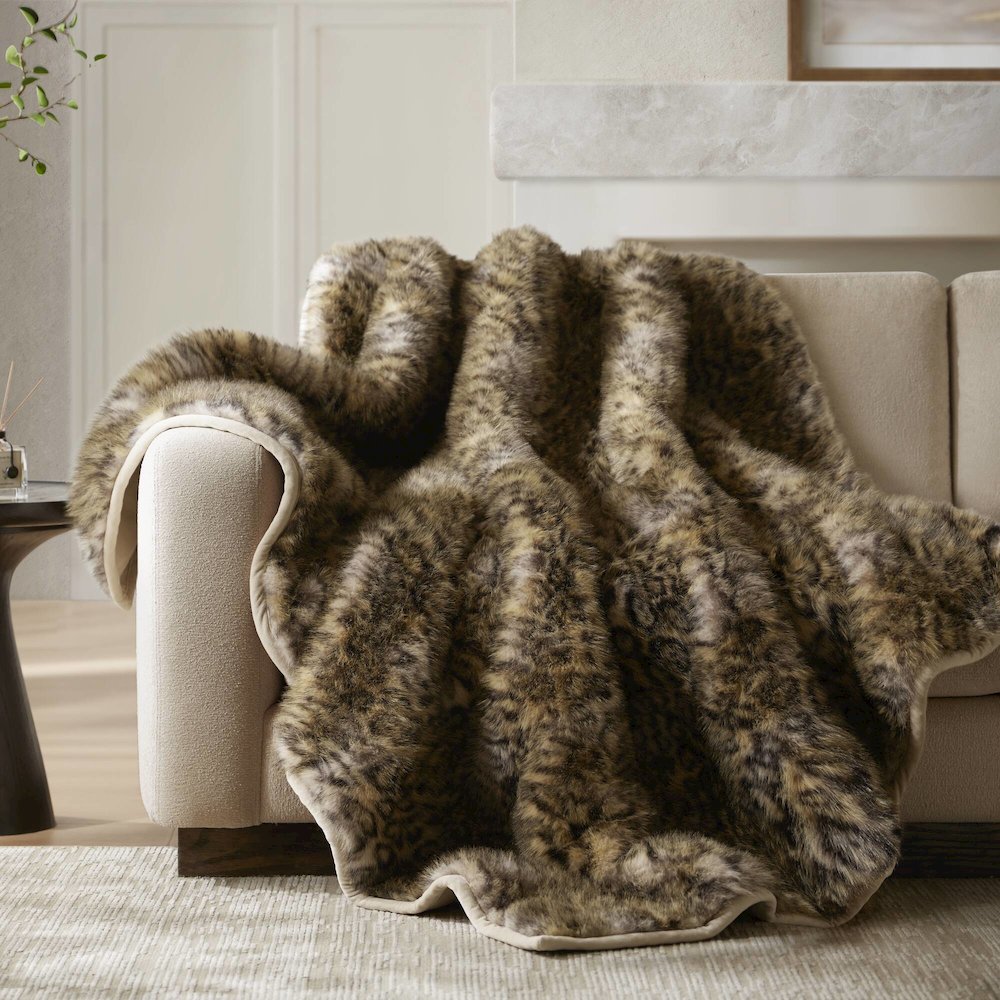 Botswana Animal Print Faux Fur Throw Blanket, Leopard color. Picture 5