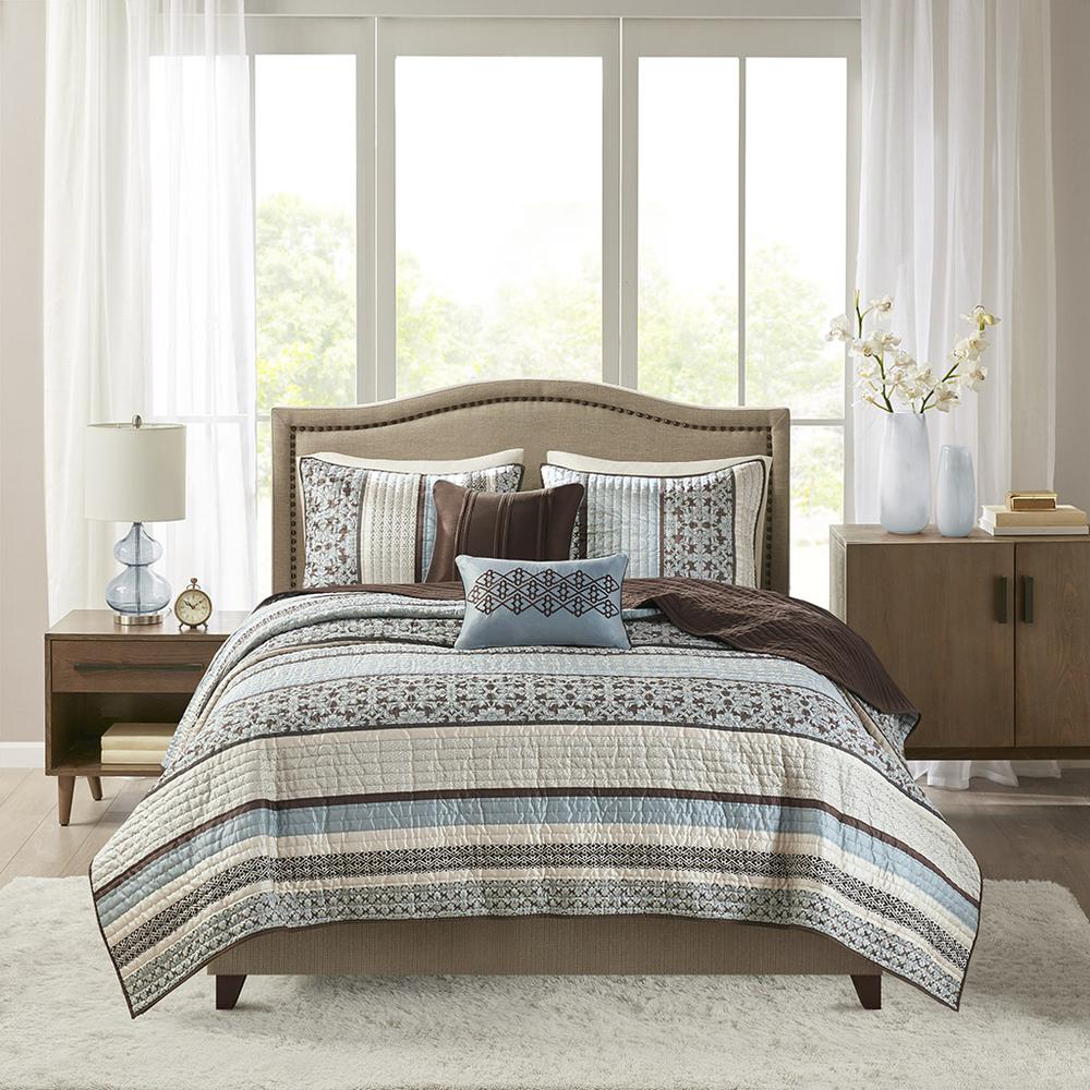 5 Piece Jacquard Quilt Set with Throw Pillows. Picture 5