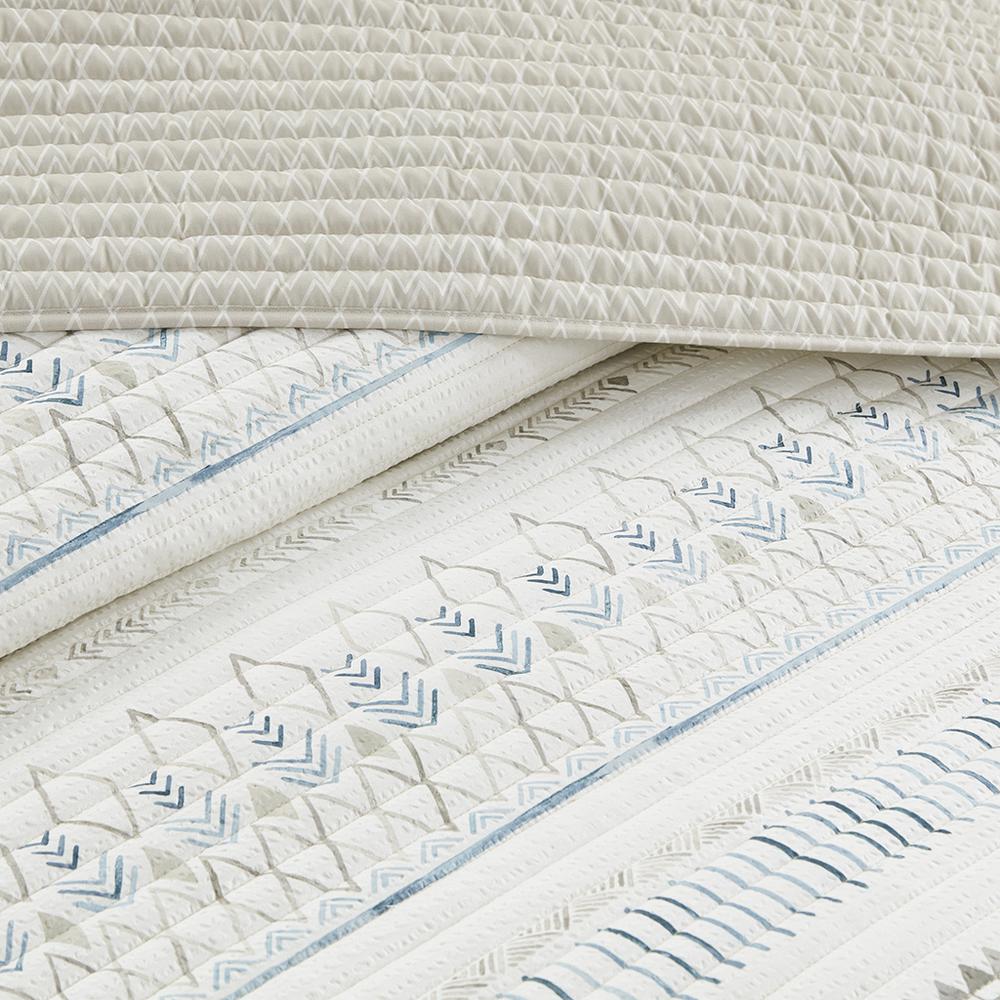3 Piece Printed Microfiber Seersucker Quilt Set. Picture 2
