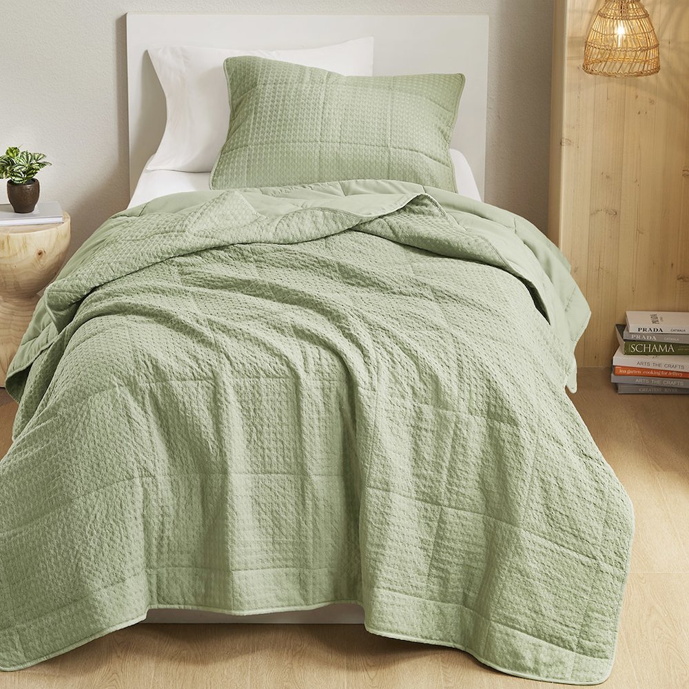 Mina Waffle Weave Textured Quilt Set, Green color. Picture 2
