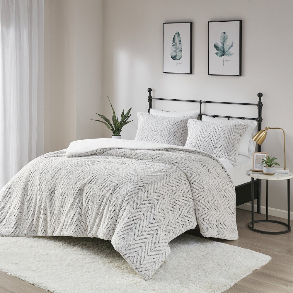 Ultra Plush Down Alternative Comforter Set. Picture 4