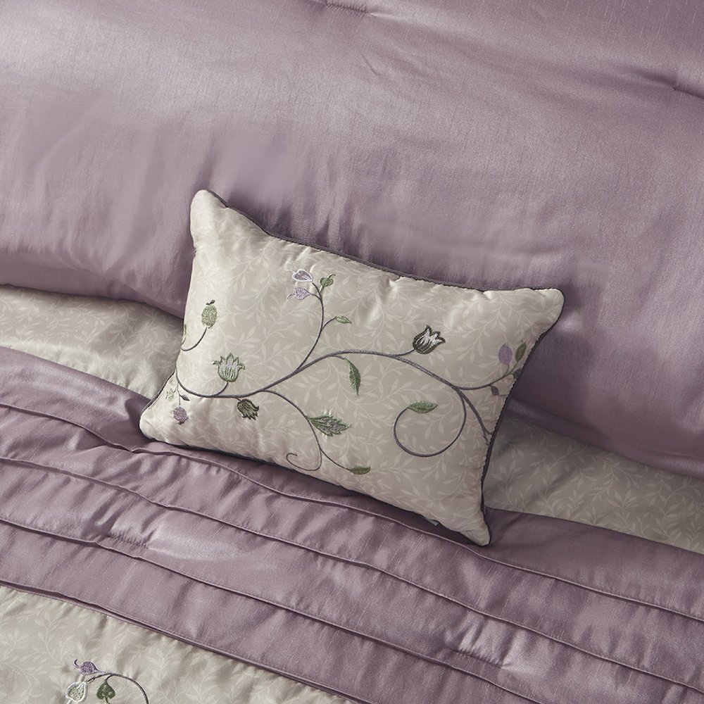 Embroidered 7 Piece Comforter Set. Picture 3
