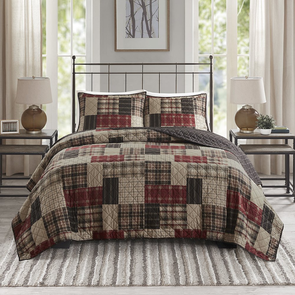 Timber 3 Piece Reversible Printed Quilt Set, Red/Black color. Picture 1