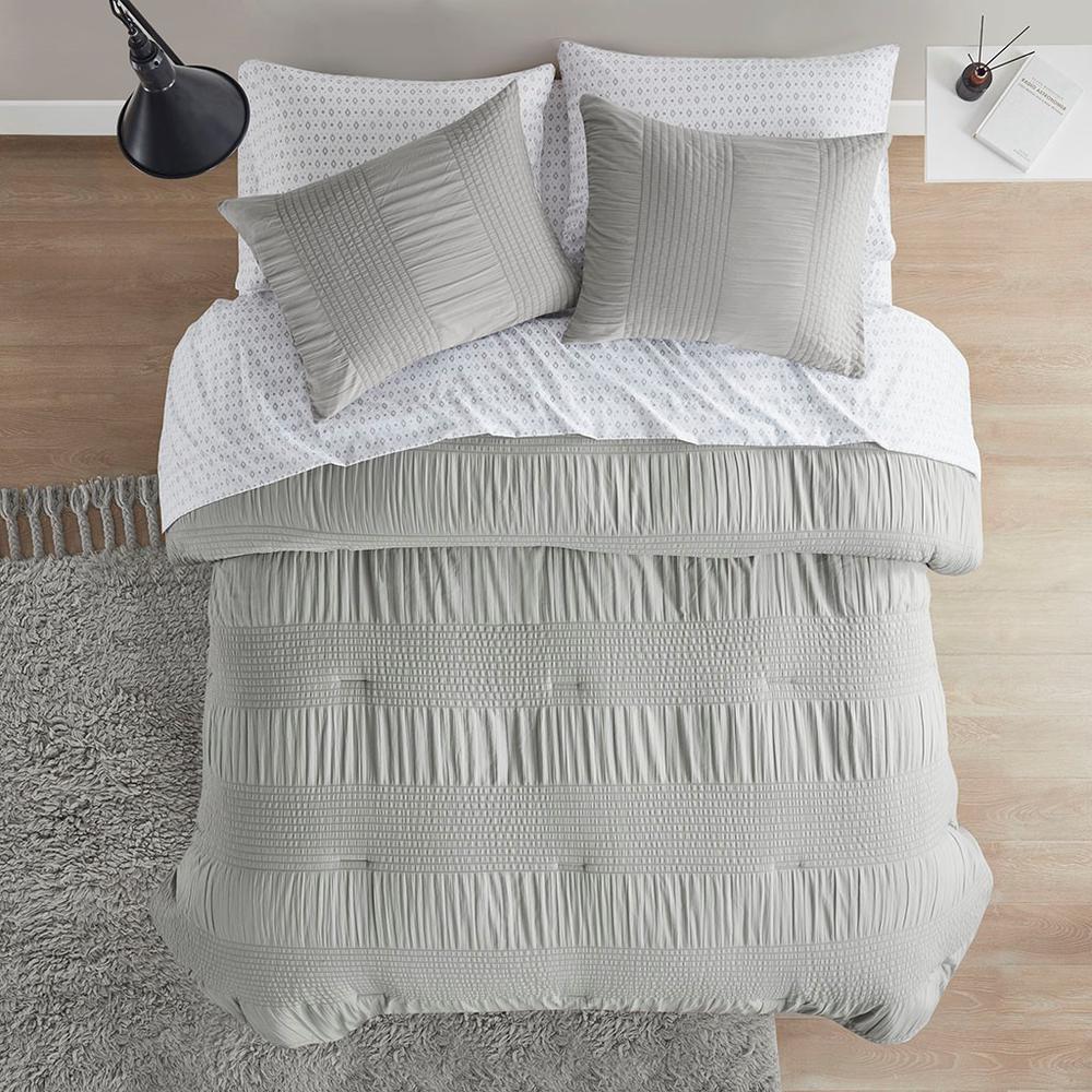 100% Polyester 5 Piece Comforter Set. Picture 2